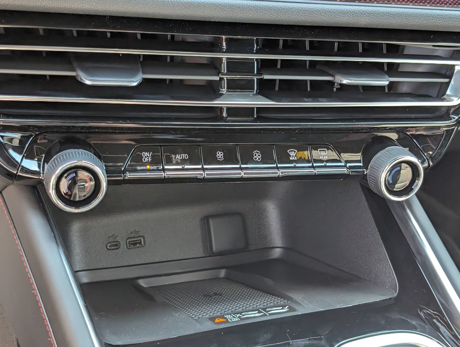 New 2027 Chevrolet Traverse RS w/ LPO, Floor Liner Package FWD image 26