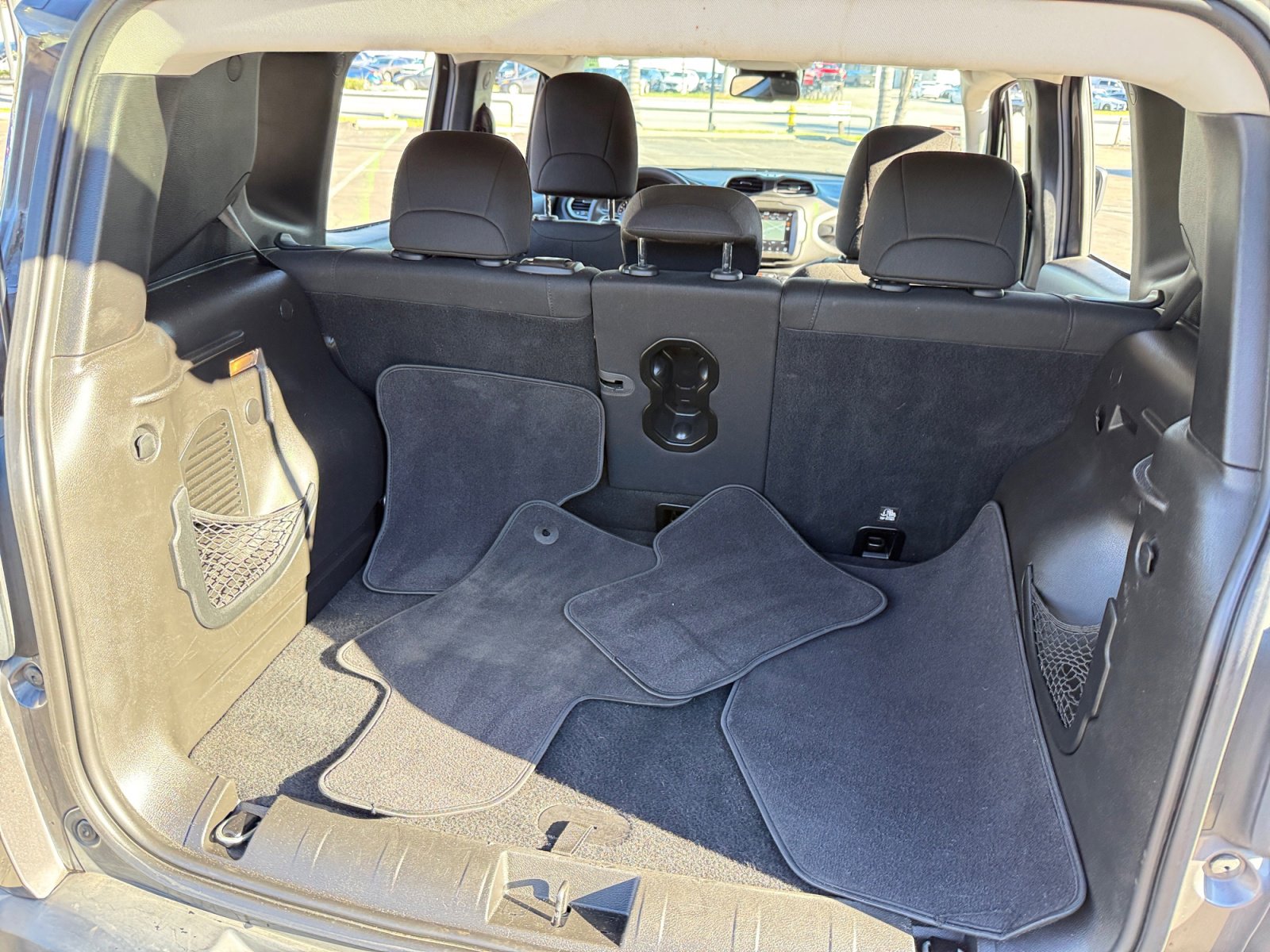 Used 2018 Jeep Renegade Latitude w/ UConnect 8.4 Nav Group image 20