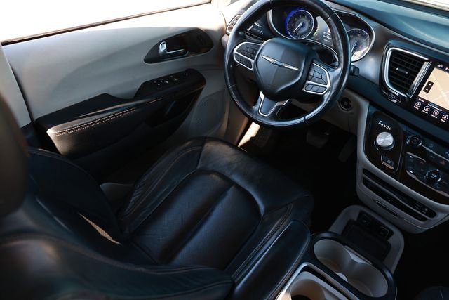 Used 2020 Chrysler Pacifica Touring-L Plus image 25