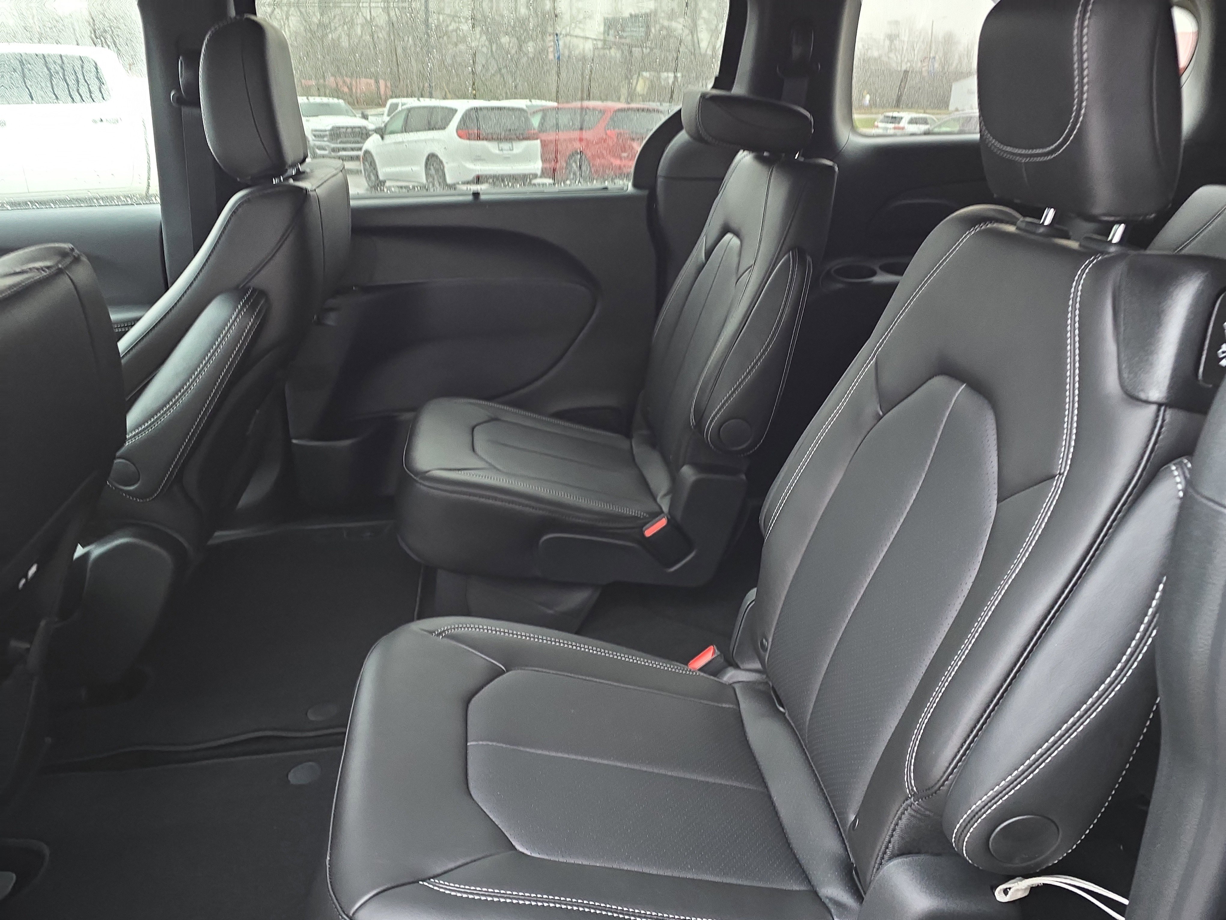 New 2026 Chrysler Pacifica Select w/ S Appearance Package image 20