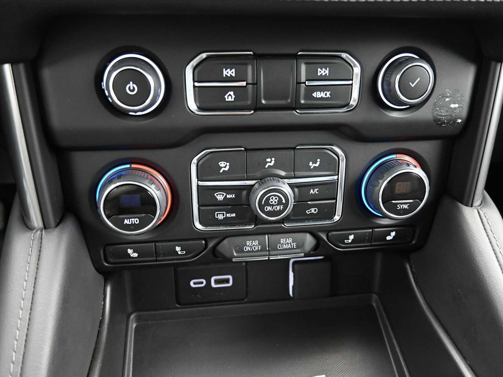 Used 2024 Chevrolet Tahoe LT AWD/4WD image 21