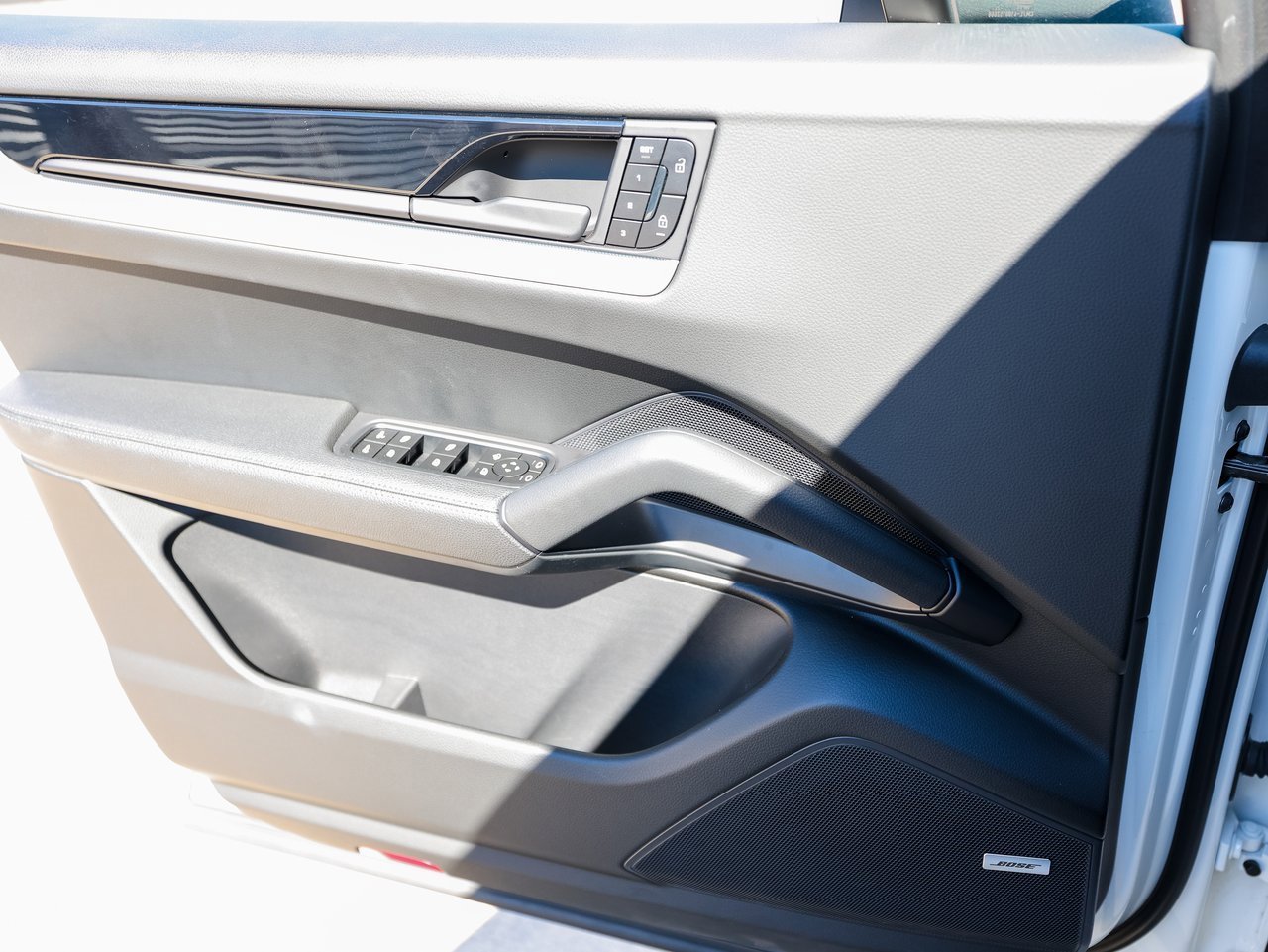 Certified 2025 Porsche Cayenne image 23