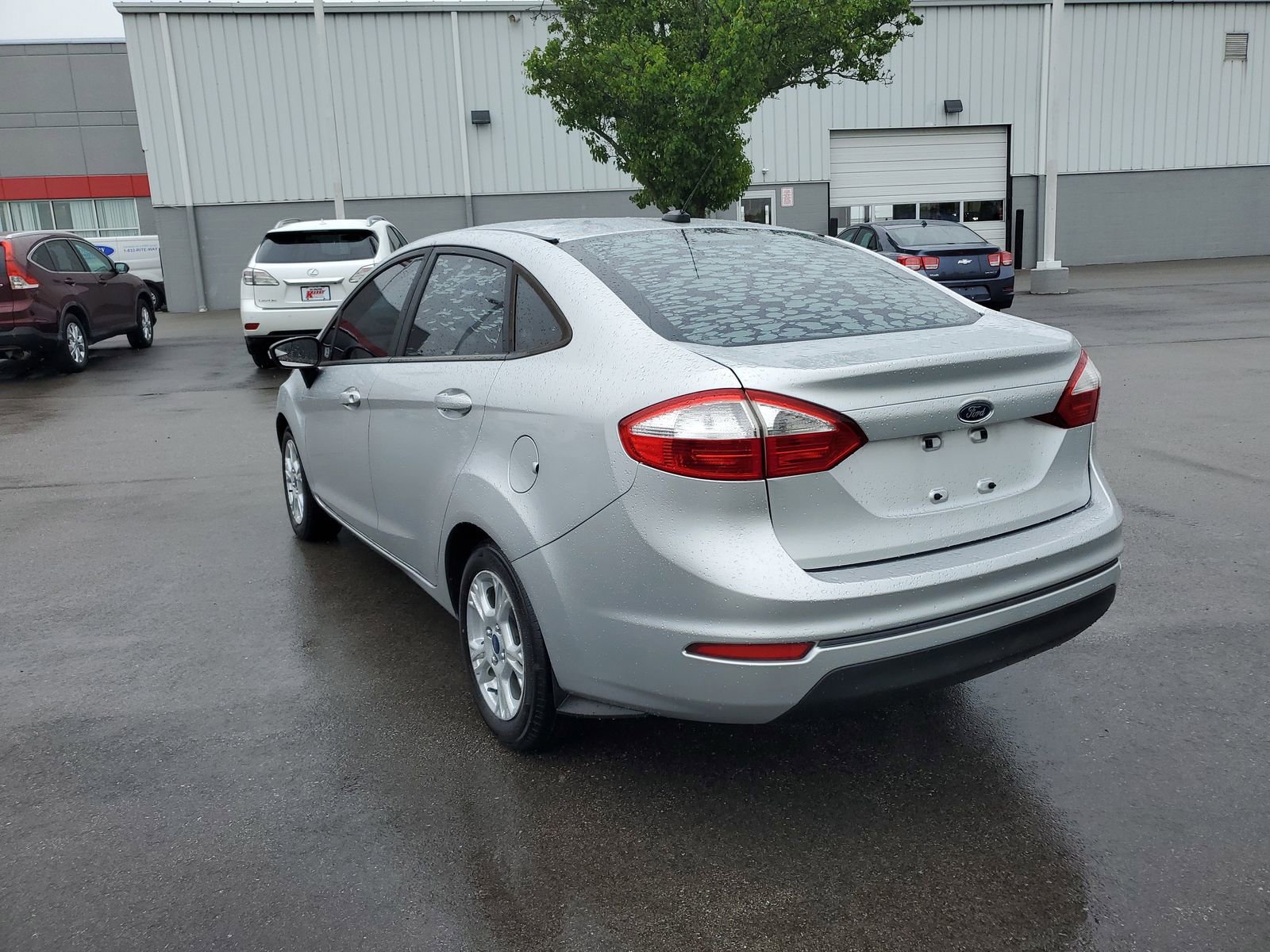 Used 2015 Ford Fiesta SE FWD image 3