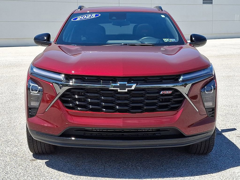 Used 2025 Chevrolet Trax RS w/ Sunroof Package FWD image 5