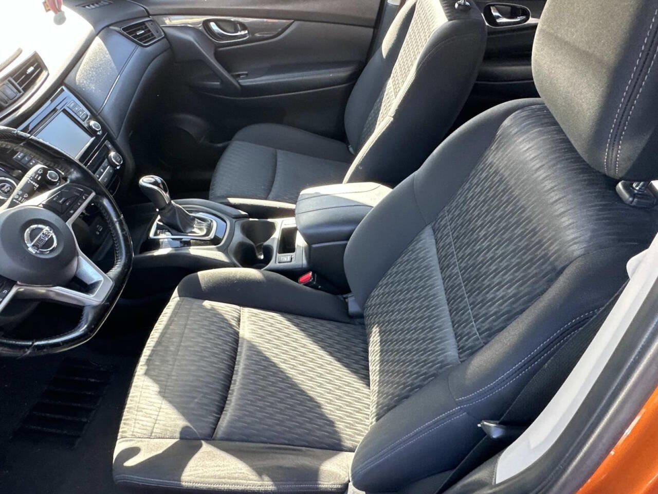 Used 2020 Nissan Rogue SV FWD image 13