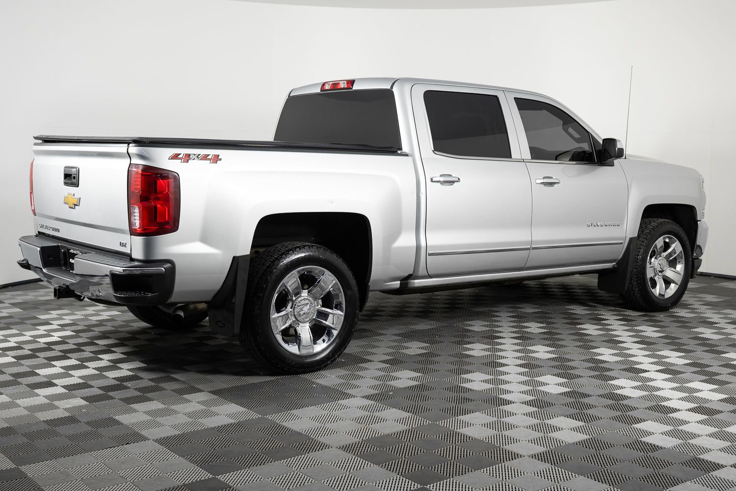 Used 2018 Chevrolet Silverado 1500 LTZ w/ Sport Package image 8