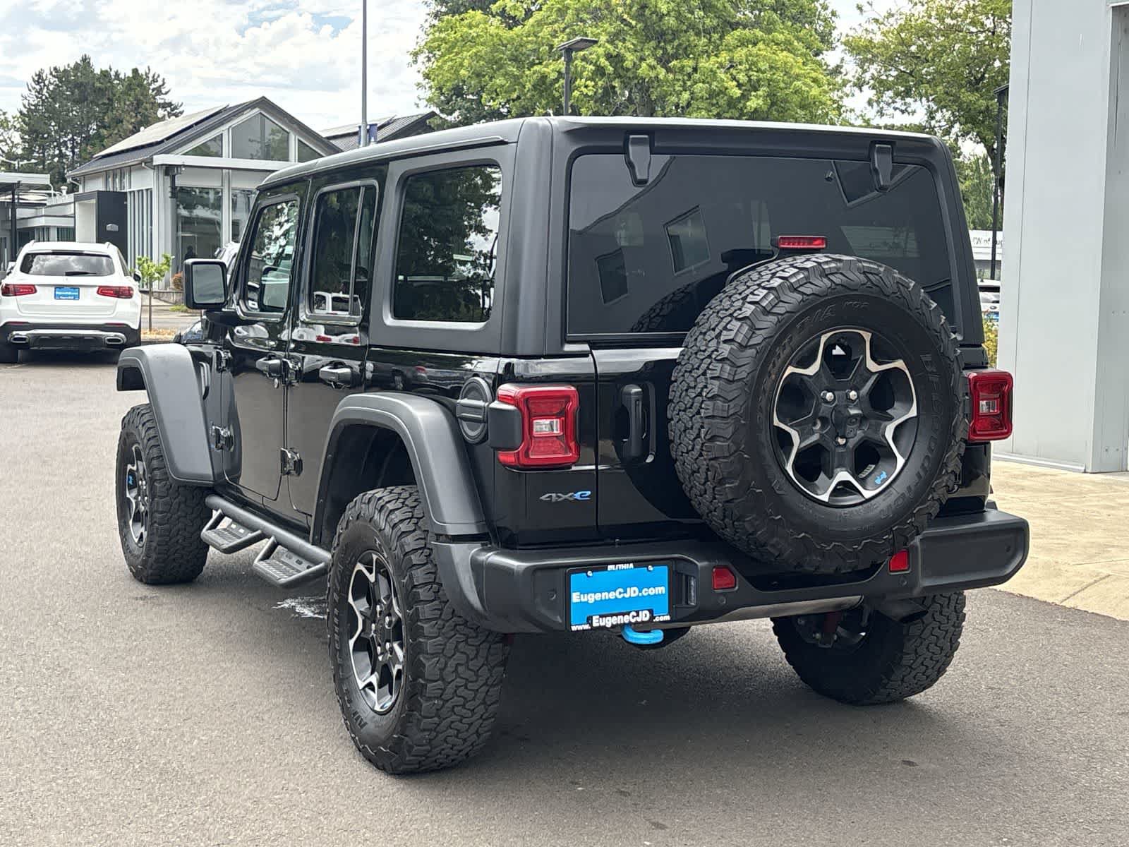 Used 2022 Jeep Wrangler Unlimited Rubicon 4xe w/ Cold Weather Group AWD/4WD image 3