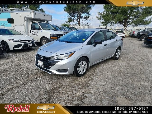 Used 2025 Nissan Versa S w/ Trunk Package