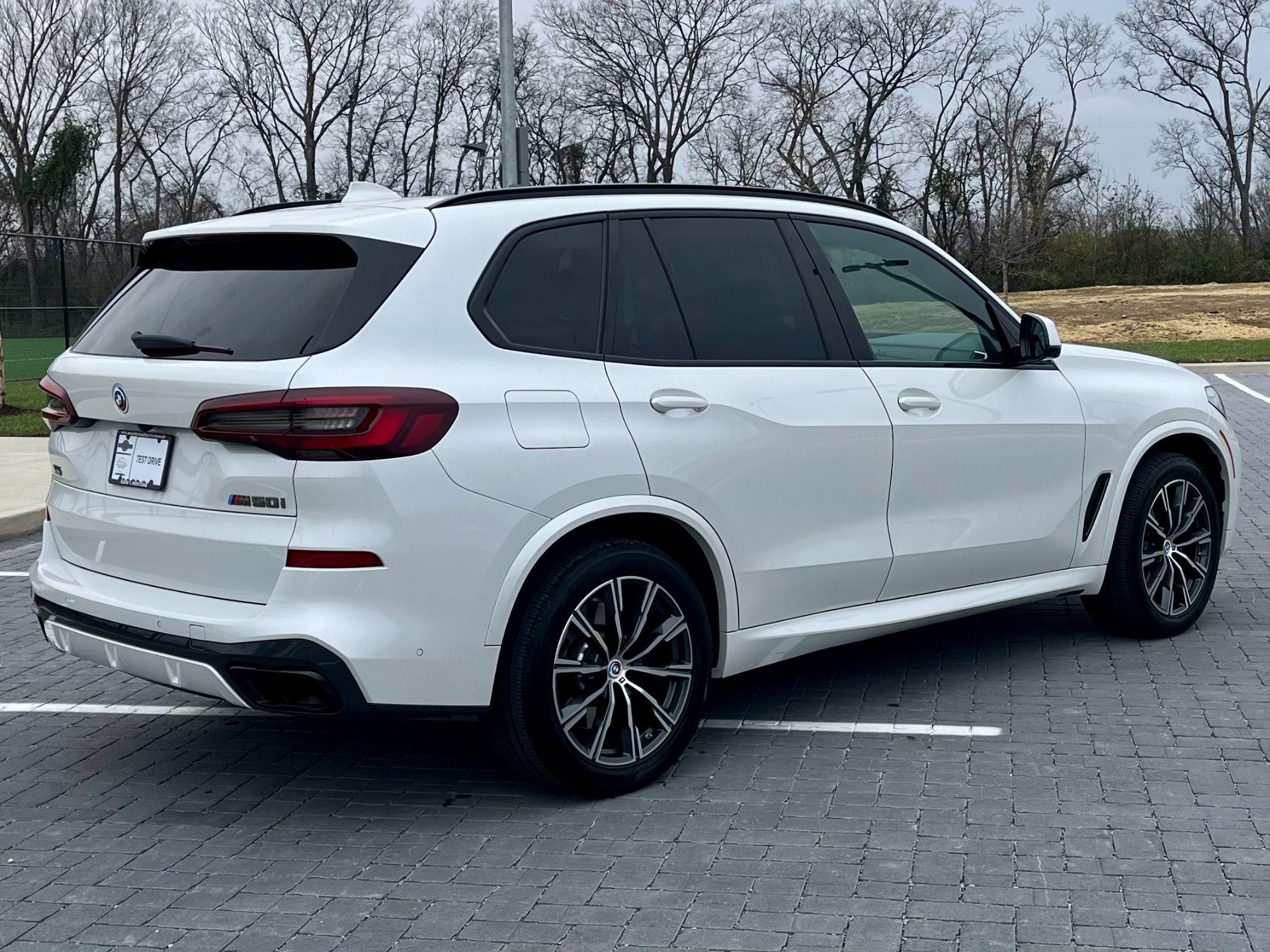Used 2022 BMW X5 M50i w/ Executive Package image 3