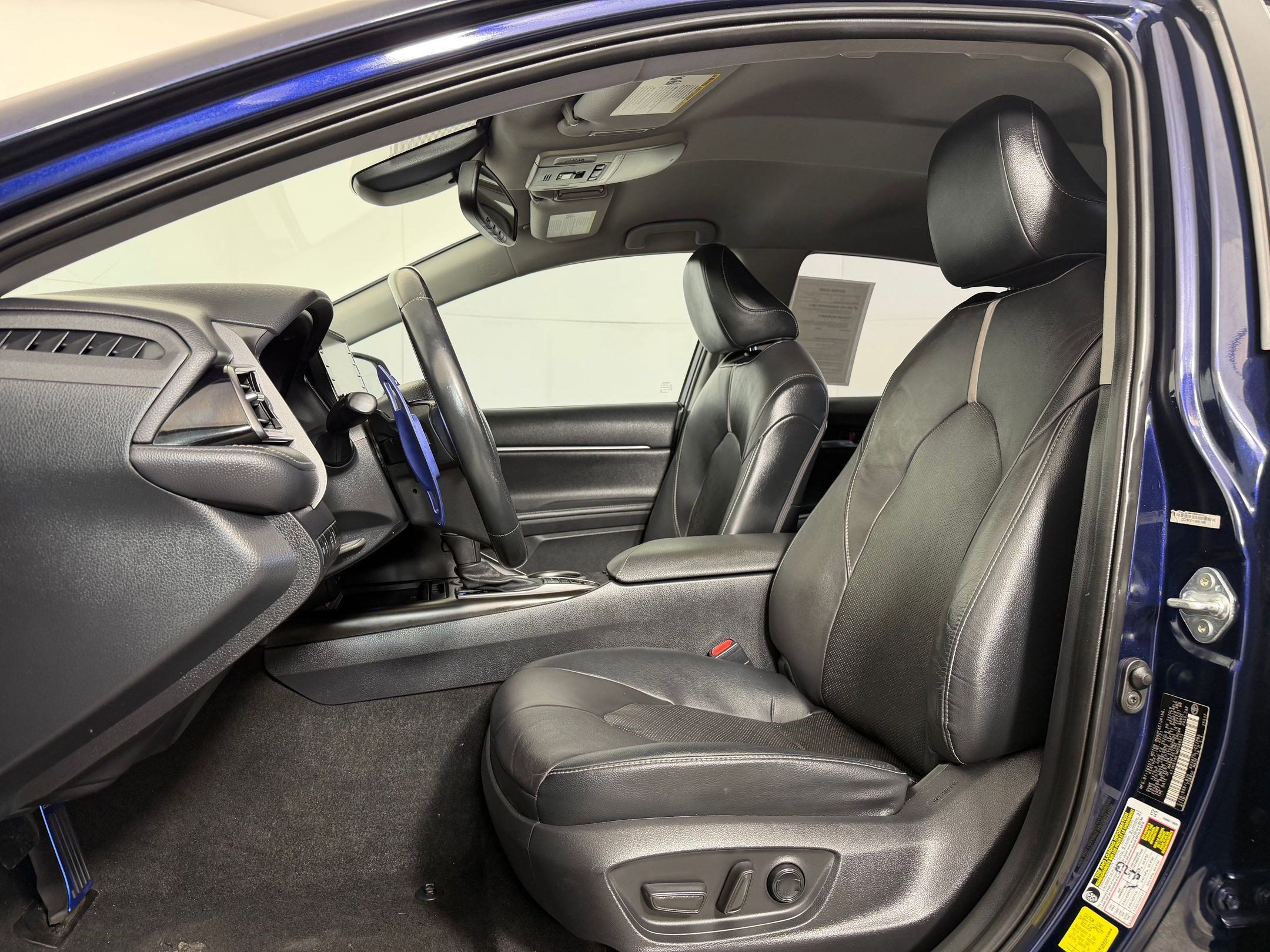 Used 2021 Toyota Camry XSE w/ Carpet Mat Package (TMS) FWD image 4
