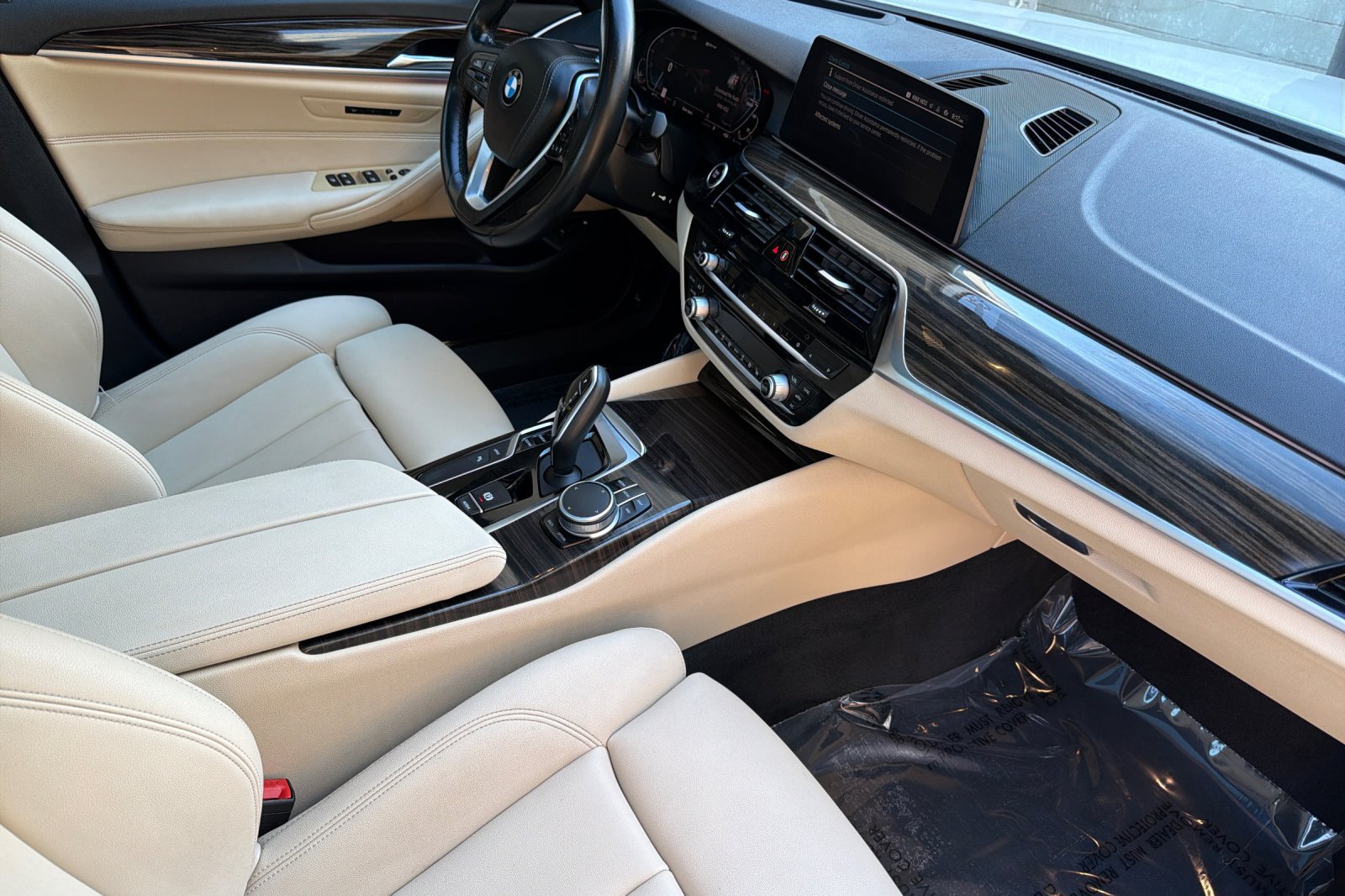 Used 2020 BMW 530e w/ Premium Package RWD image 16