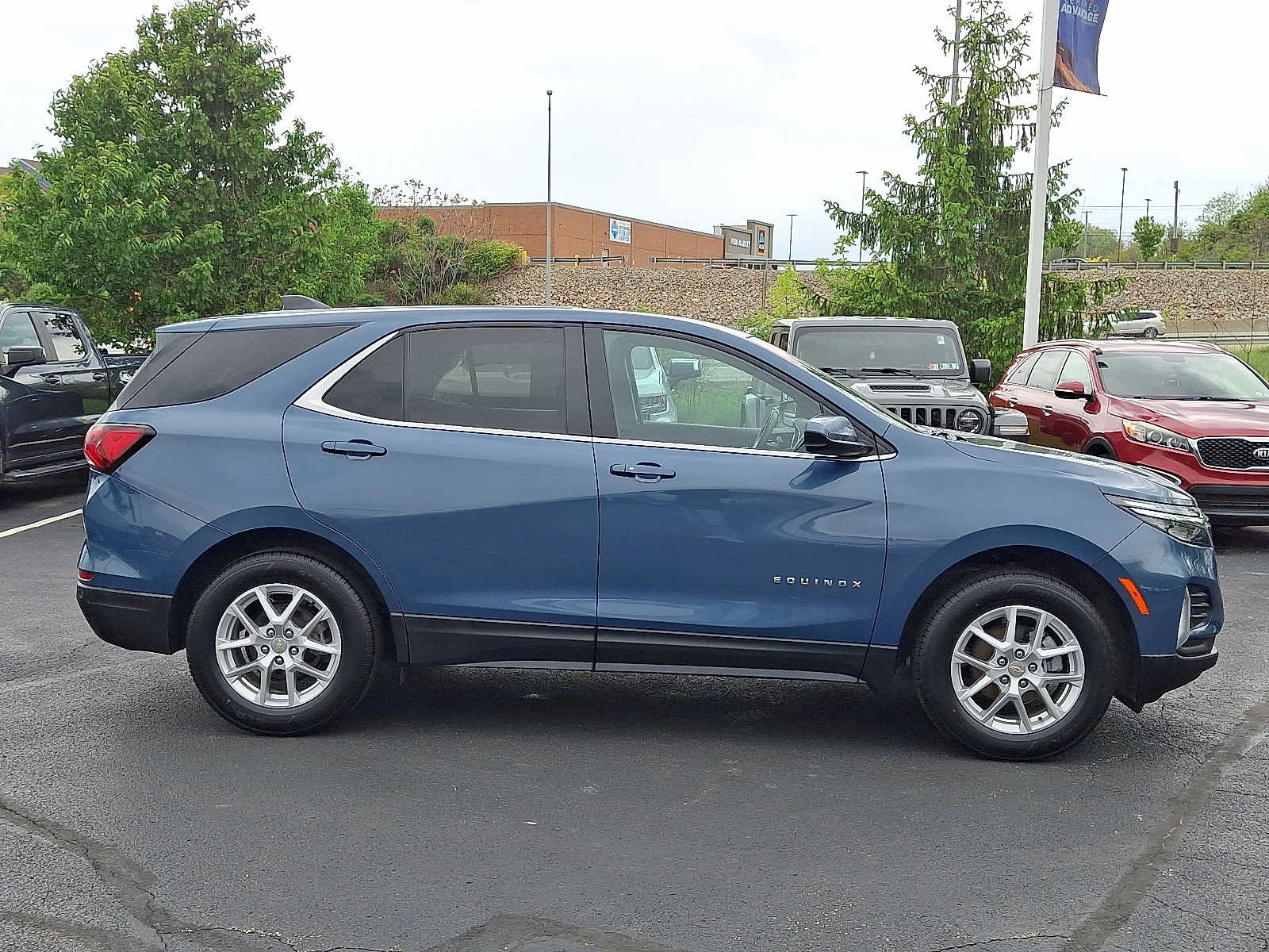Used 2024 Chevrolet Equinox LT AWD/4WD image 7