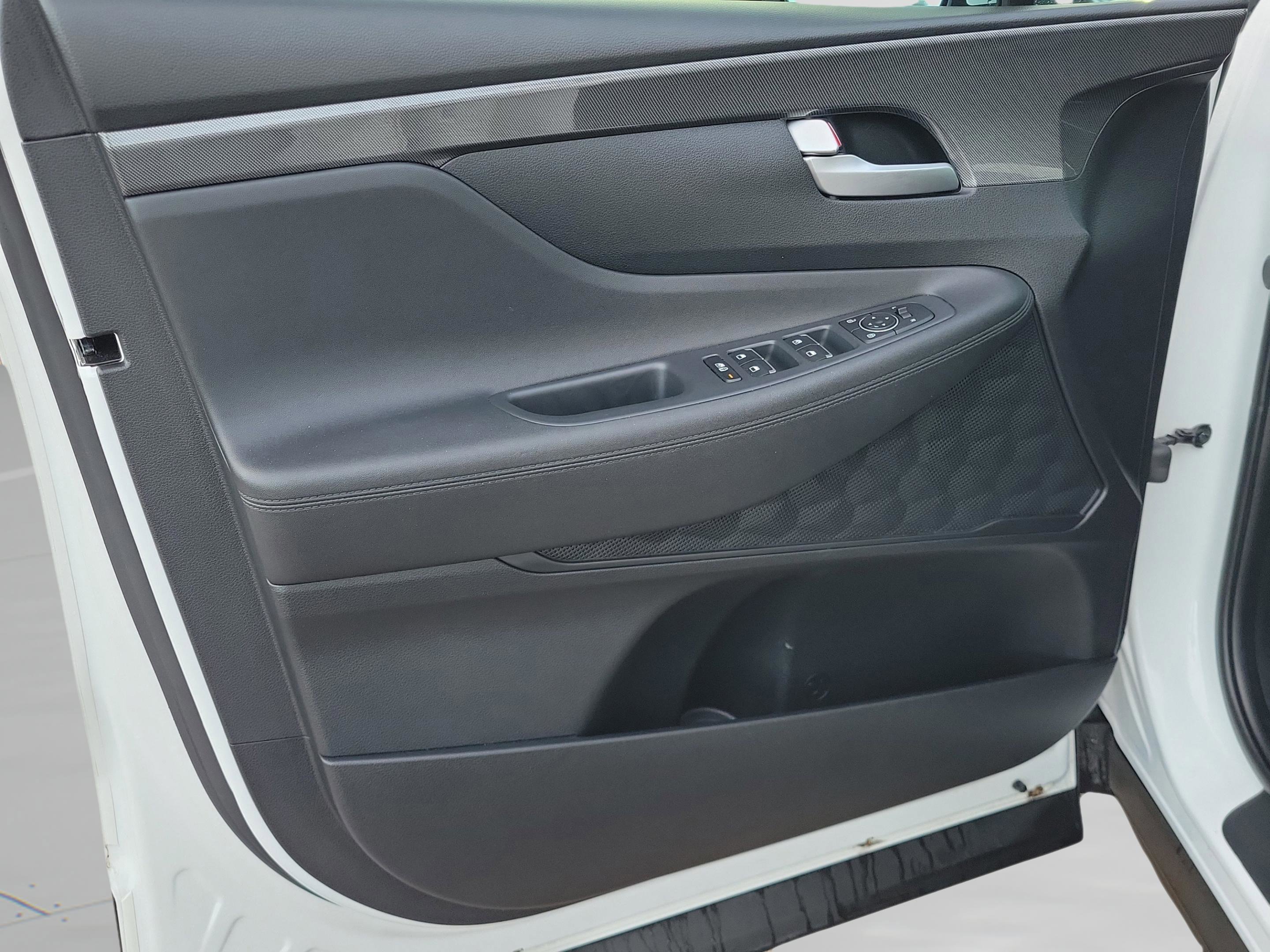 Used 2023 Hyundai Santa Fe SE image 17