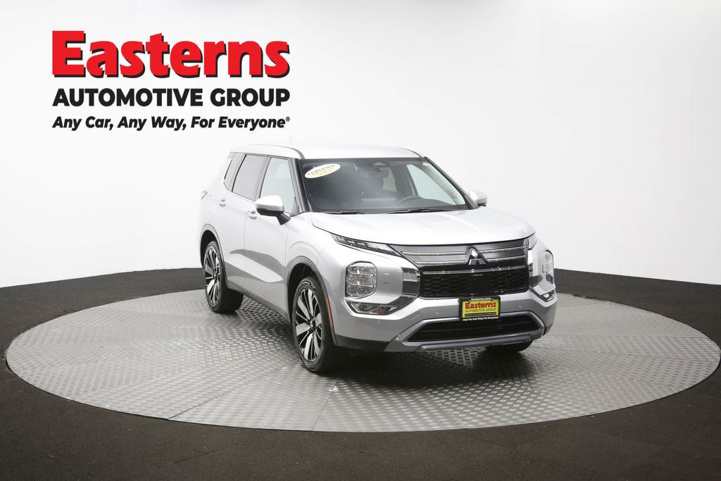 Used 2025 Mitsubishi Outlander SE image 52