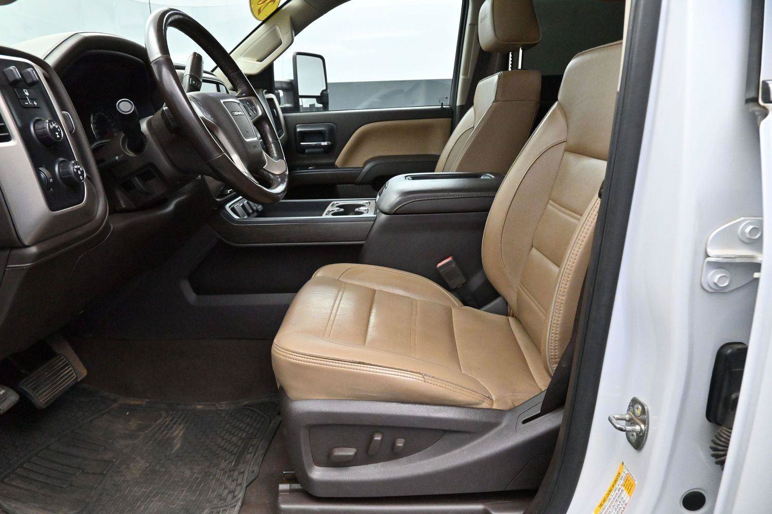 Used 2019 GMC Sierra 2500 Denali w/ Duramax Plus Package AWD/4WD image 12