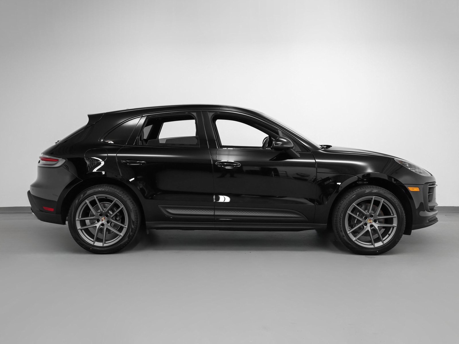 Used 2025 Porsche Macan image 13