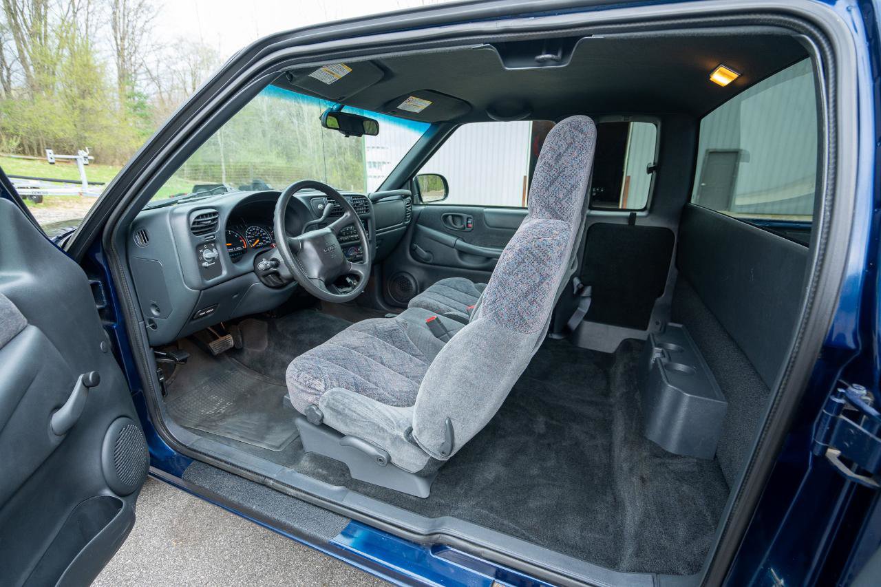 Used 2001 GMC Sonoma SLS w/ Super Spec Pkg 2 image 12