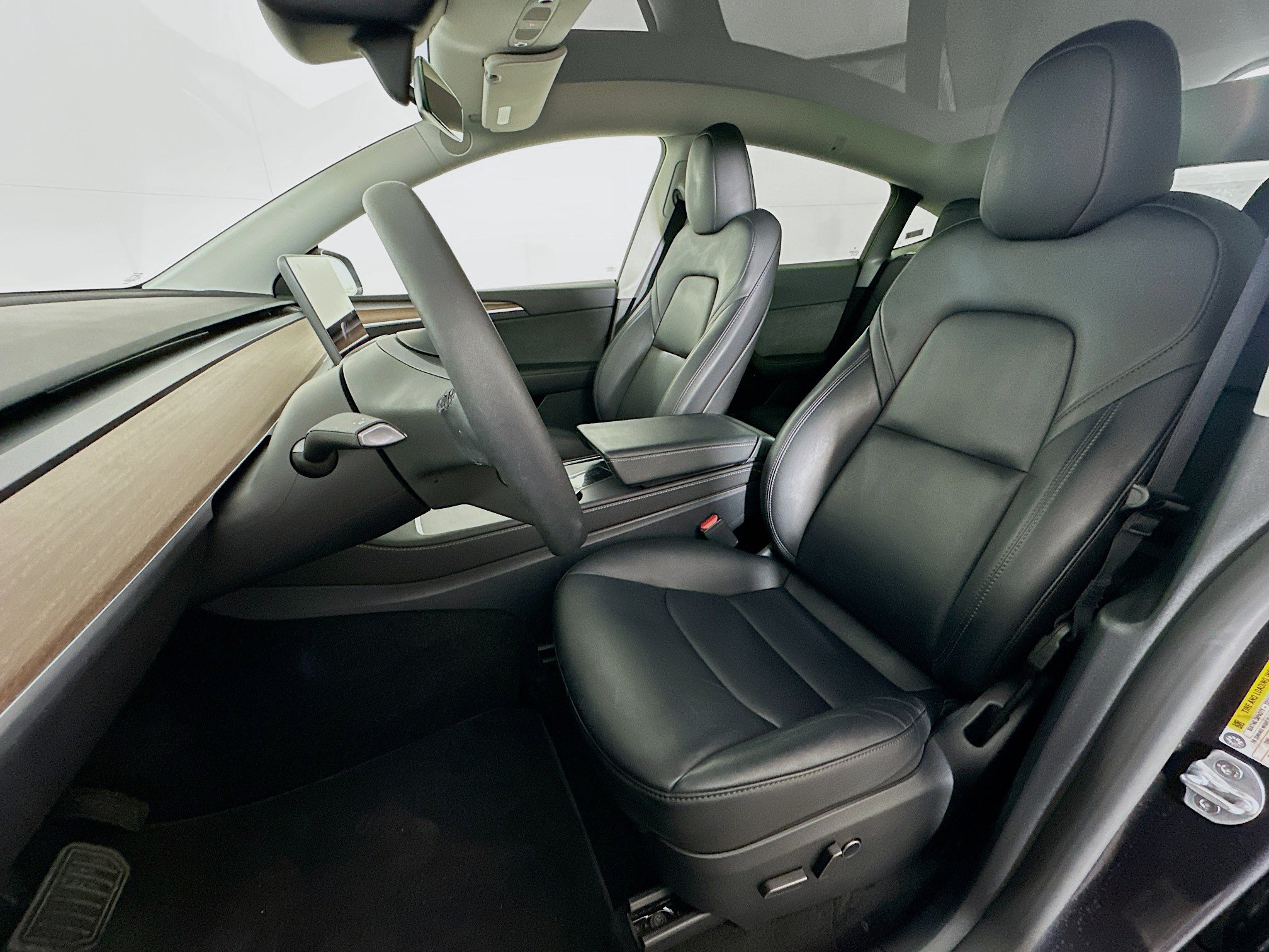 Used 2025 Tesla Model Y Long Range RWD image 13