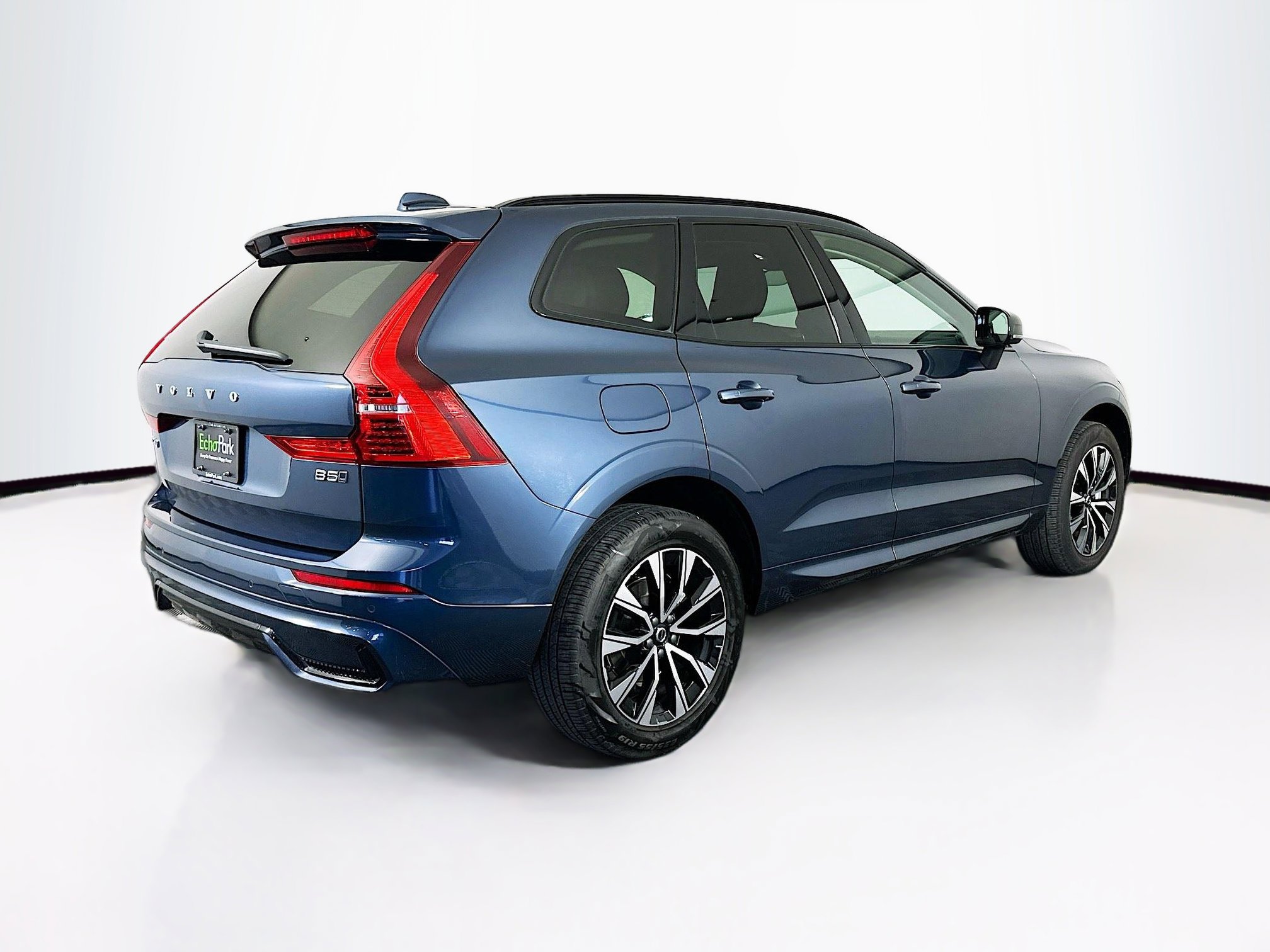 Used 2025 Volvo XC60 B5 Core image 9