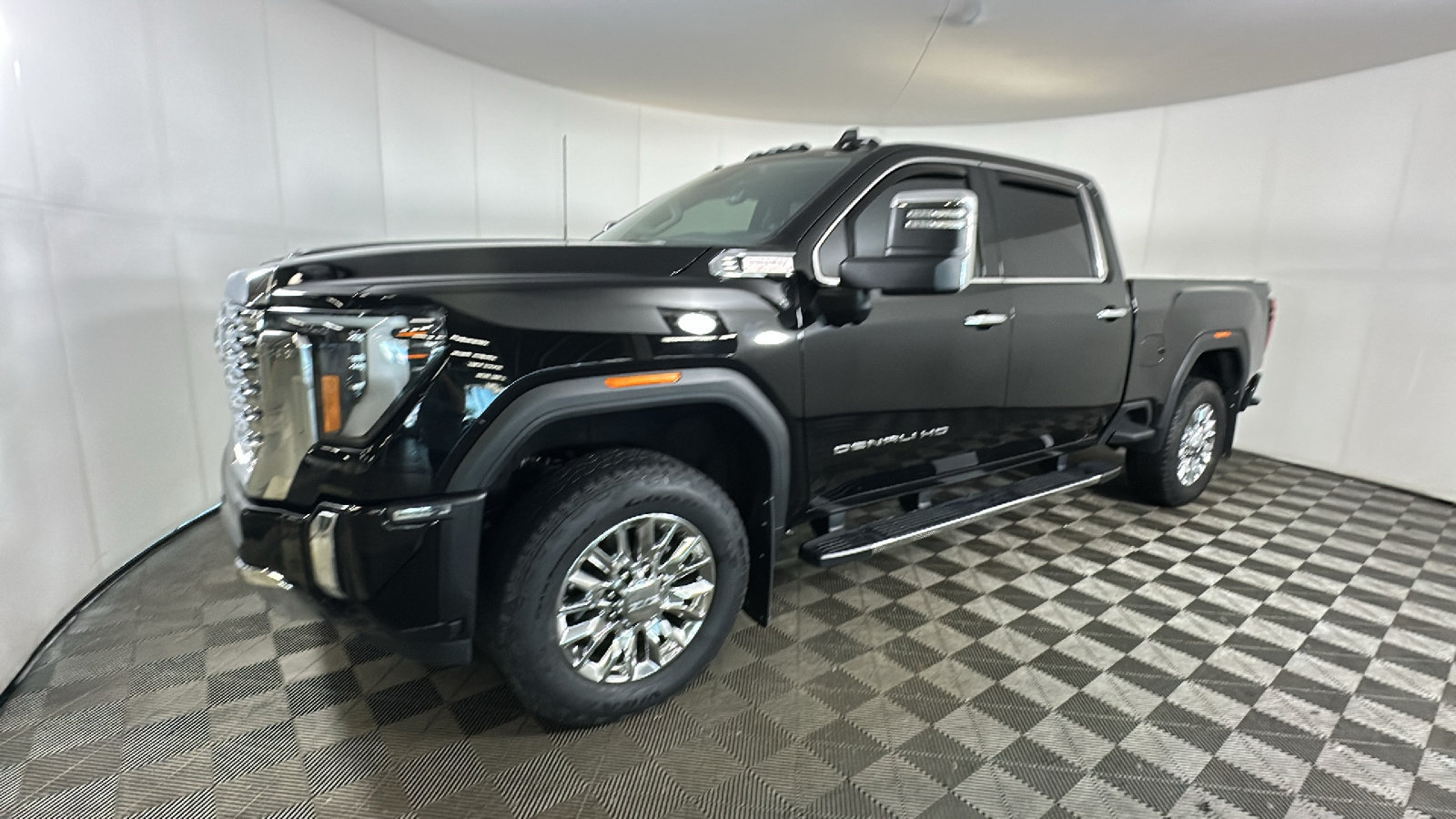 Used 2024 GMC Sierra 2500 Denali w/ Denali Reserve Package AWD/4WD image 8