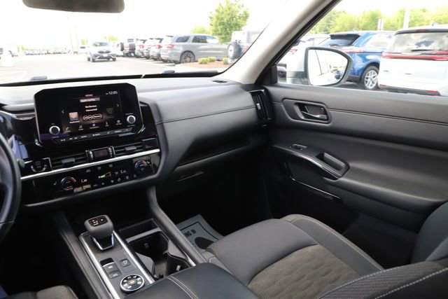 Used 2025 Nissan Pathfinder SV AWD/4WD image 26