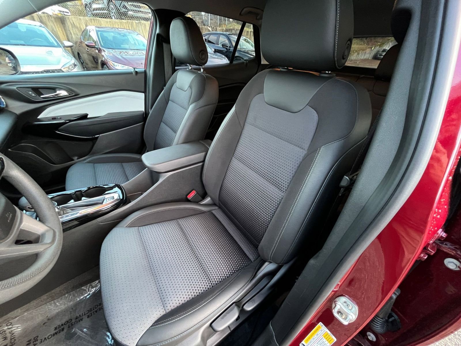 Used 2025 Chevrolet Trax LT FWD image 37