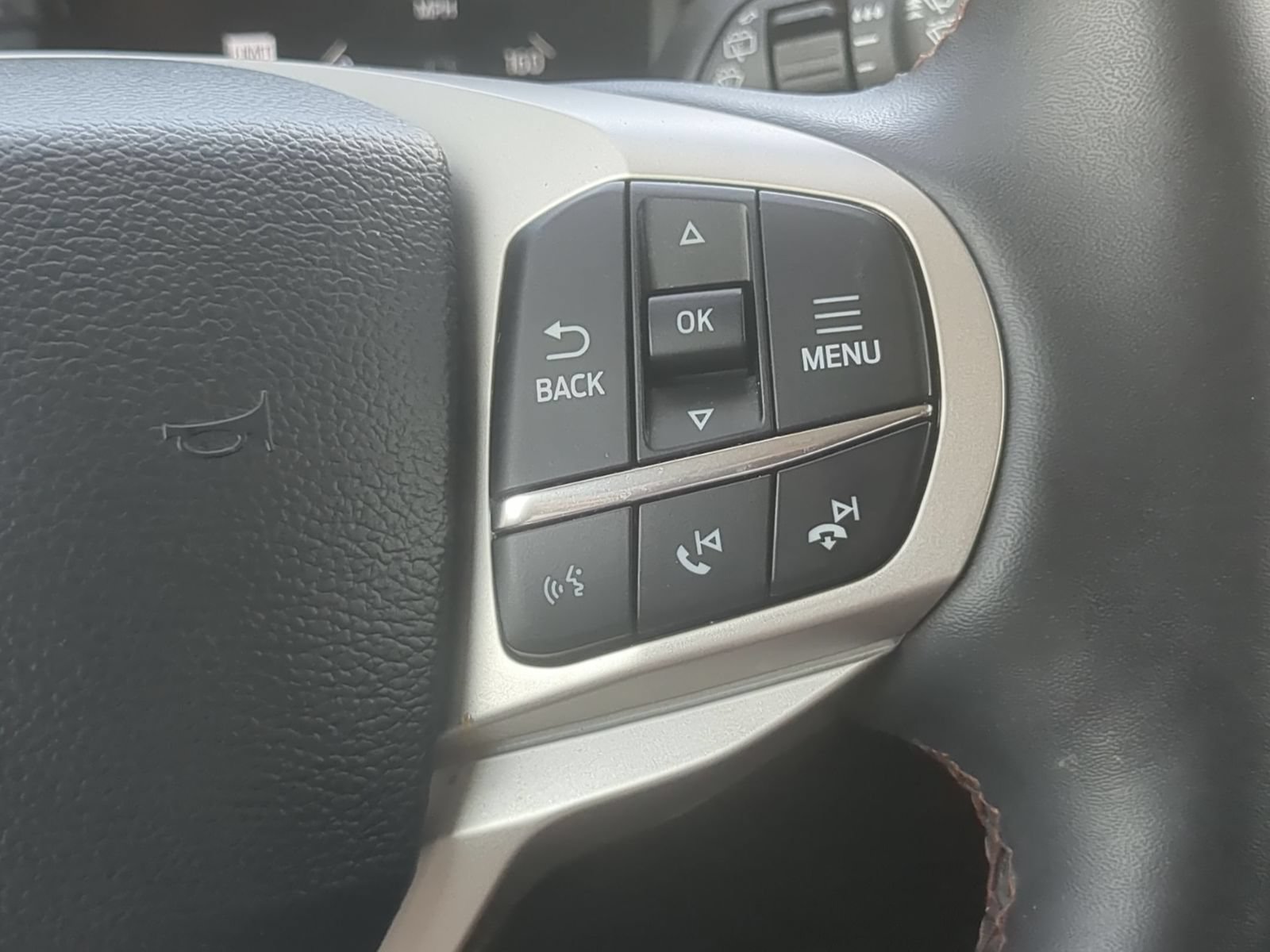 Used 2025 Ford Explorer Active w/ Active Comfort Package AWD/4WD image 18