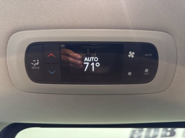Used 2023 Chrysler Pacifica Touring-L FWD image 22