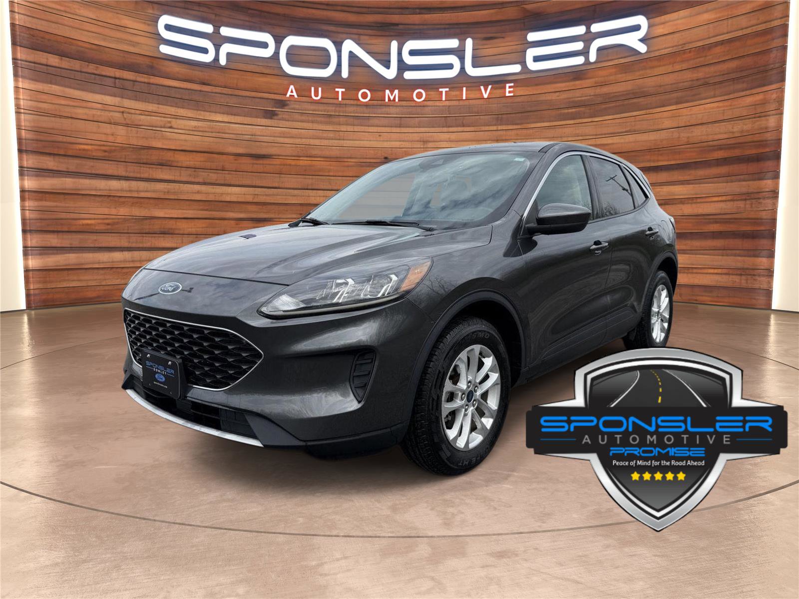 Used 2020 Ford Escape SE image 1