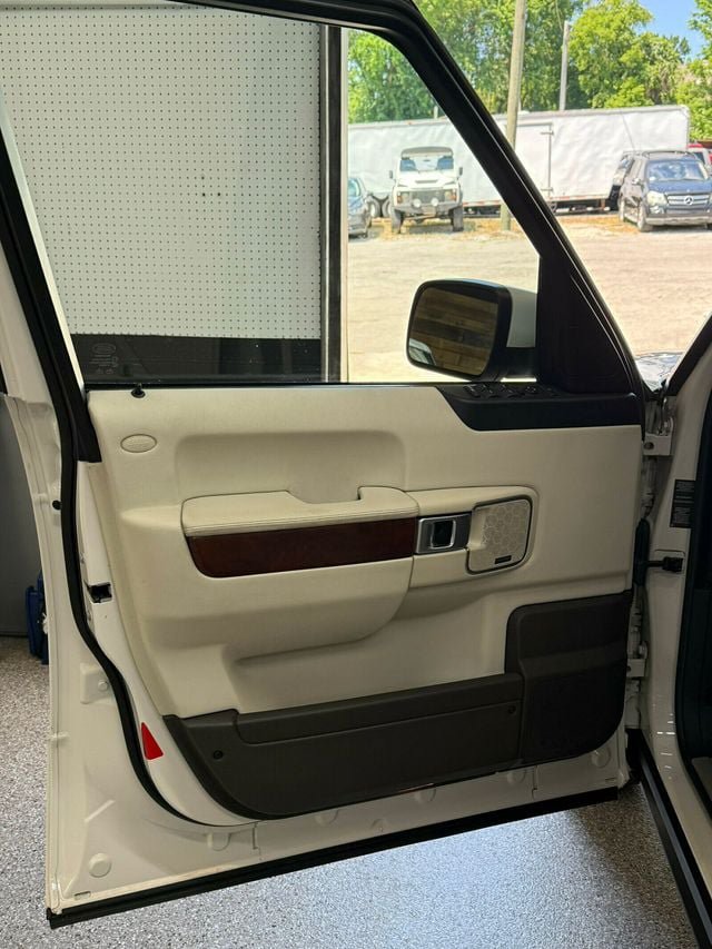Used 2010 Land Rover Range Rover HSE AWD/4WD image 12