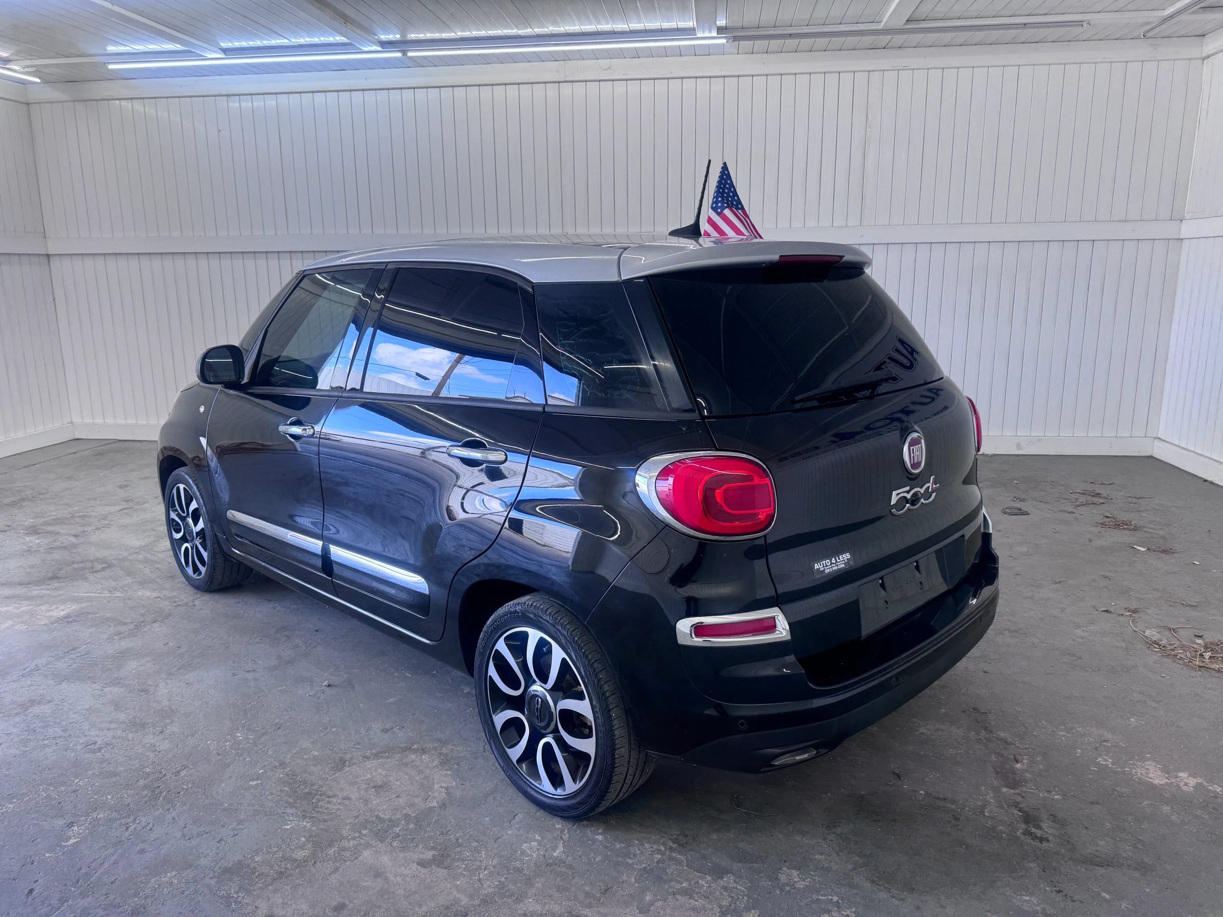 Used 2019 FIAT 500L Lounge w/ Graphite Edition FWD image 7