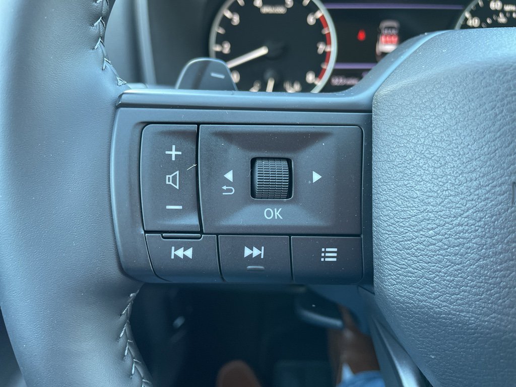 Certified 2025 Nissan Rogue SV image 13