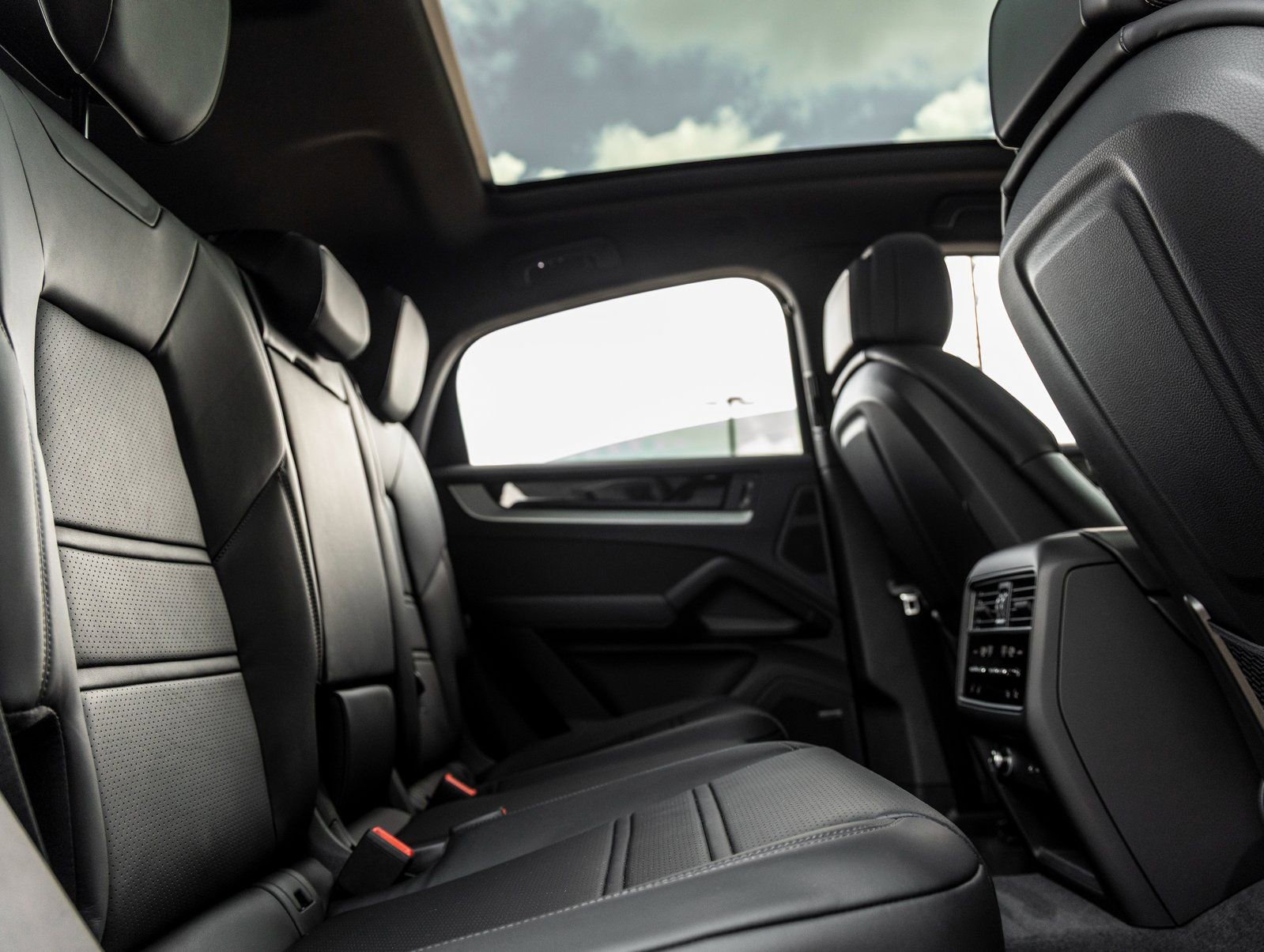 Used 2026 Porsche Cayenne Coupe image 38