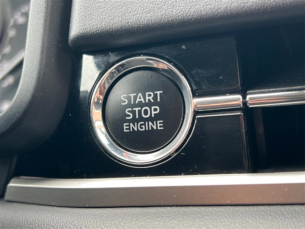 Used 2024 Mitsubishi Outlander SE image 38