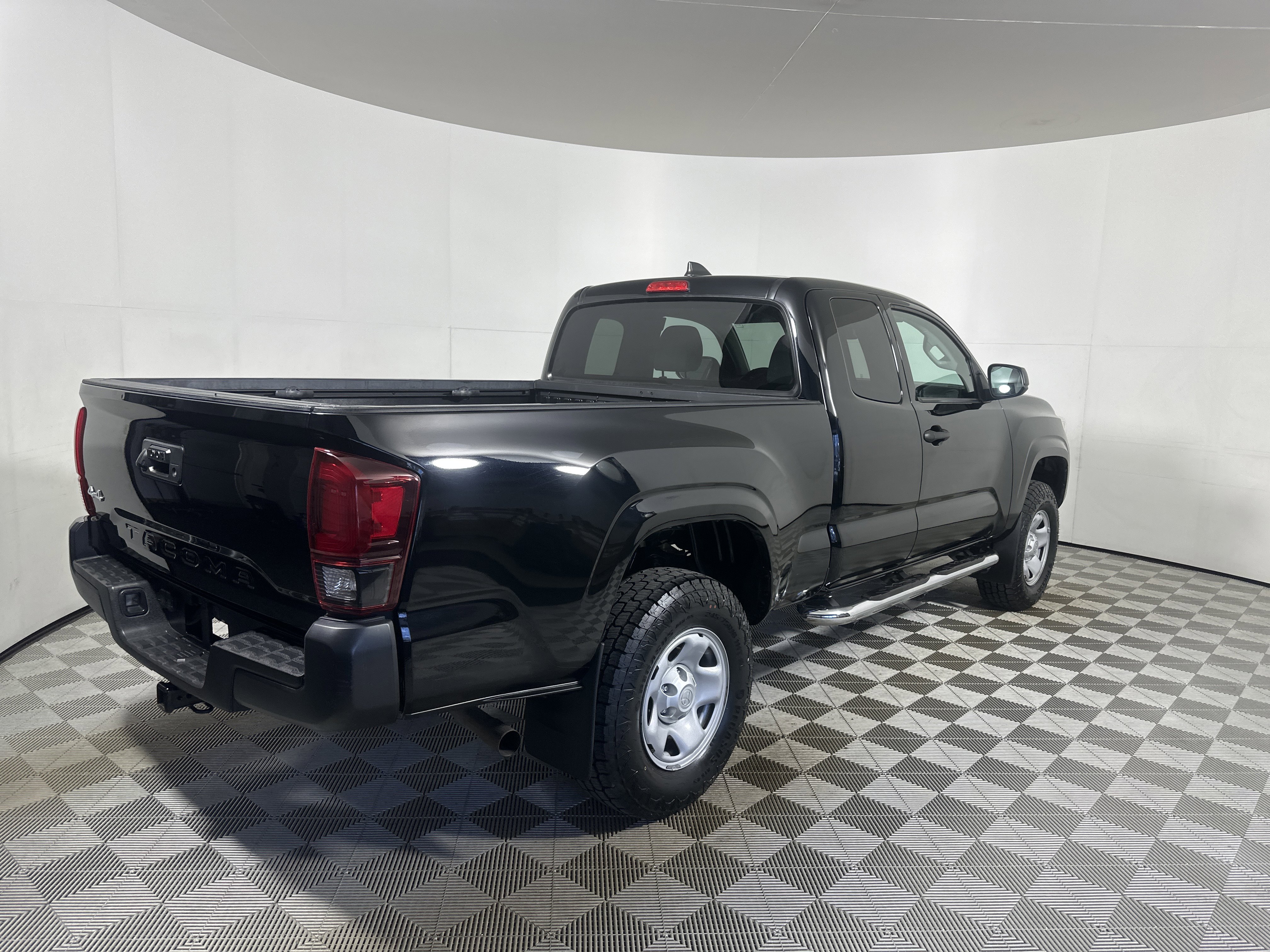 Used 2020 Toyota Tacoma SR AWD/4WD image 7