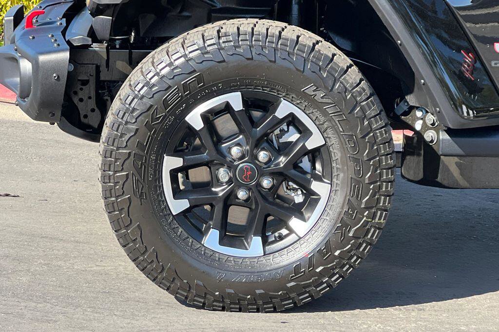New 2026 Jeep Gladiator Rubicon w/ Safety Group AWD/4WD image 24