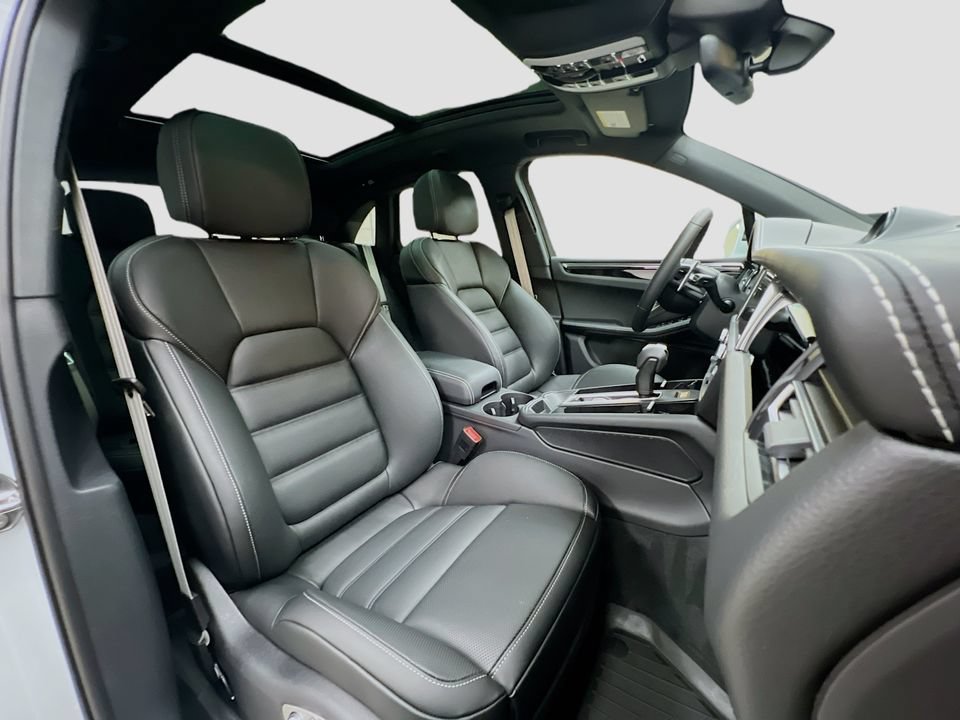 New 2026 Porsche Macan AWD/4WD image 30