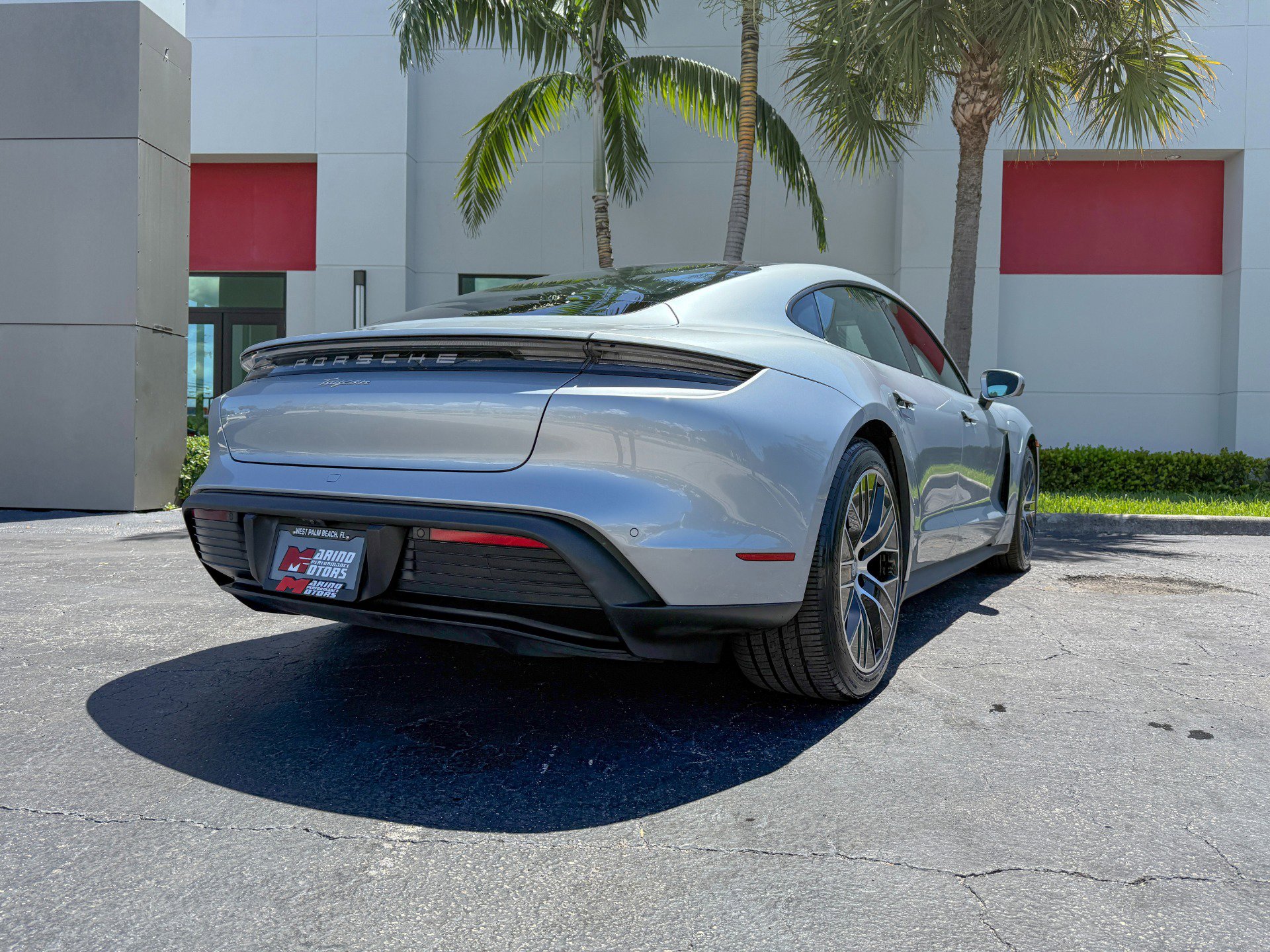 Used 2022 Porsche Taycan image 10