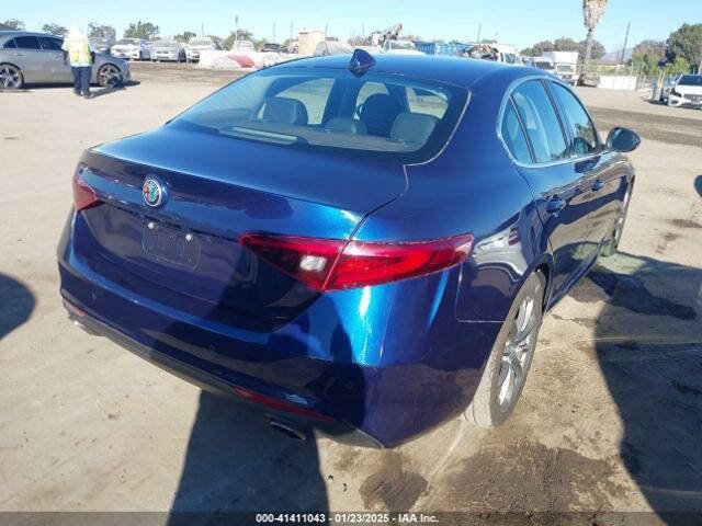Used 2018 Alfa Romeo Giulia Base 4dr Sedan image 4