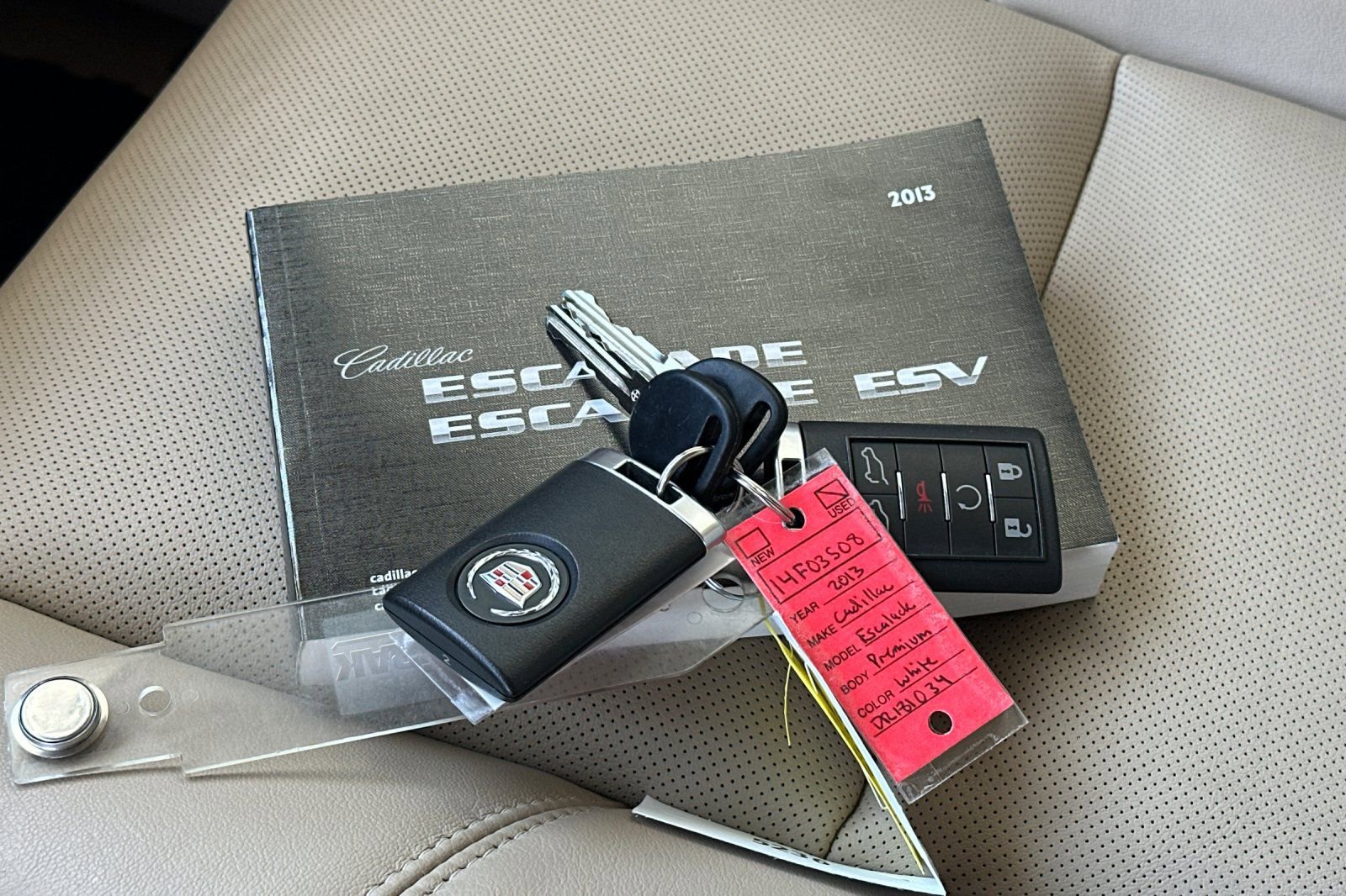 Used 2013 Cadillac Escalade Premium AWD/4WD image 10