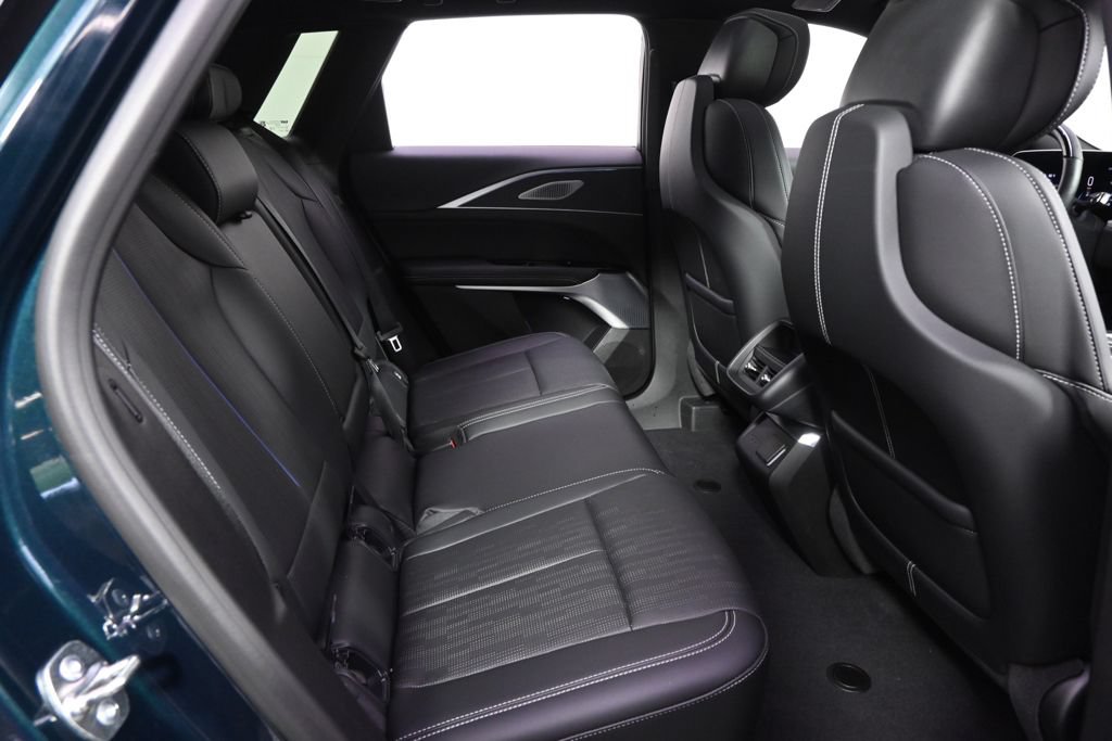 New 2026 Cadillac Lyriq Premium Luxury w/ LPO, Floor Liner Package AWD/4WD image 18