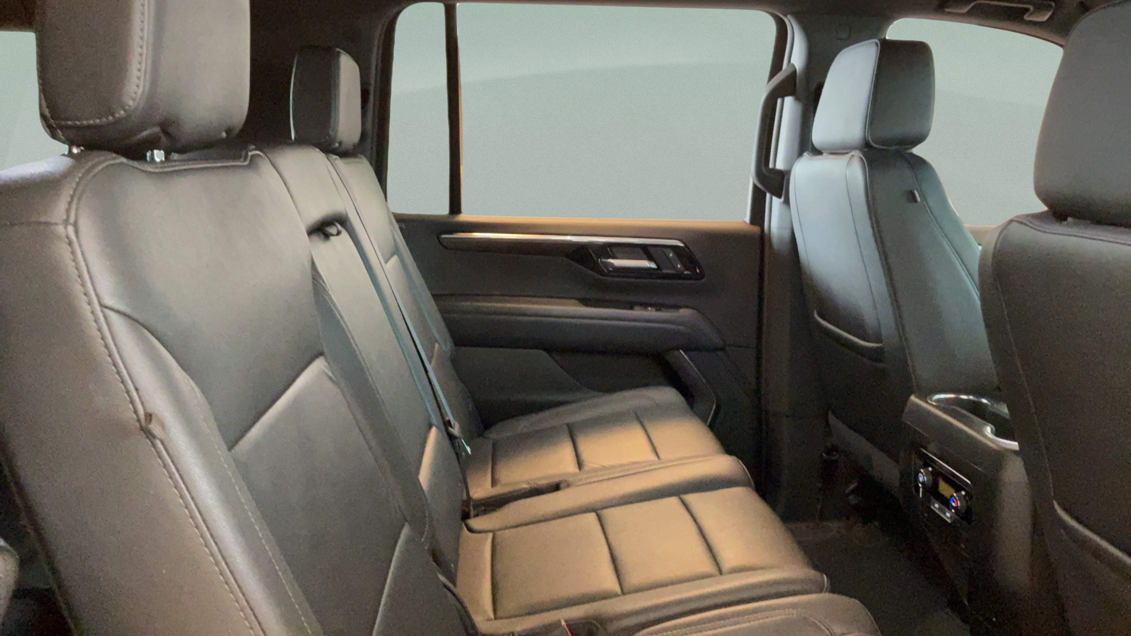 Used 2025 Chevrolet Suburban LT AWD/4WD image 39