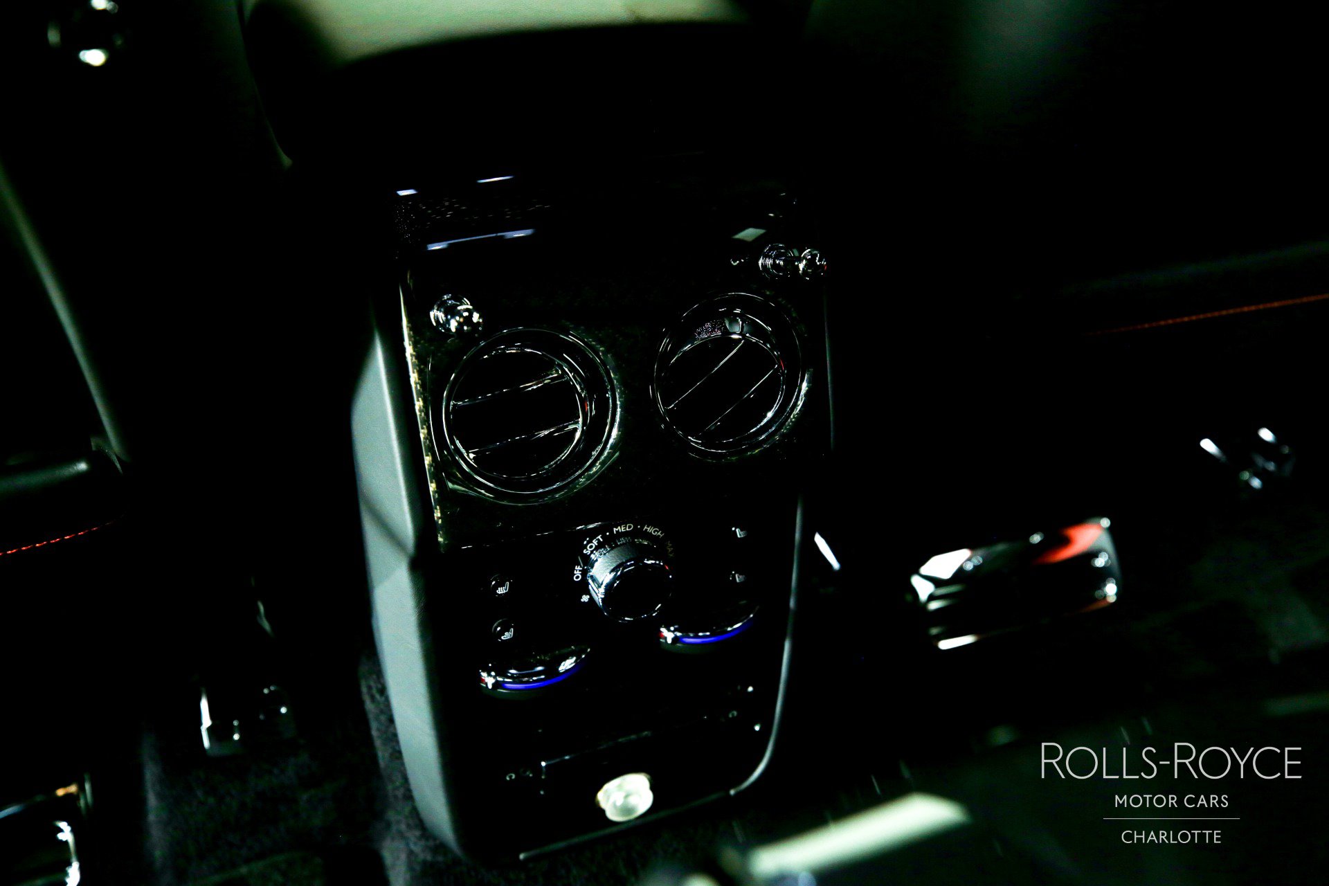 Used 2022 Rolls-Royce Cullinan Black Badge image 22