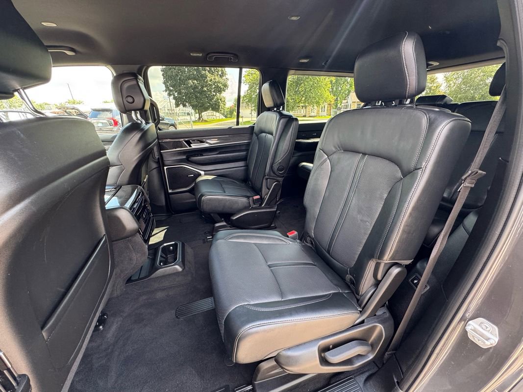 Used 2022 Jeep Wagoneer Series III w/ Flexible Seating Group image 27