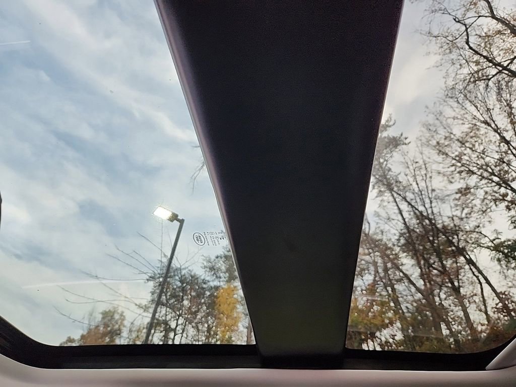 New 2025 Land Rover Range Rover Evoque Dynamic SE image 27