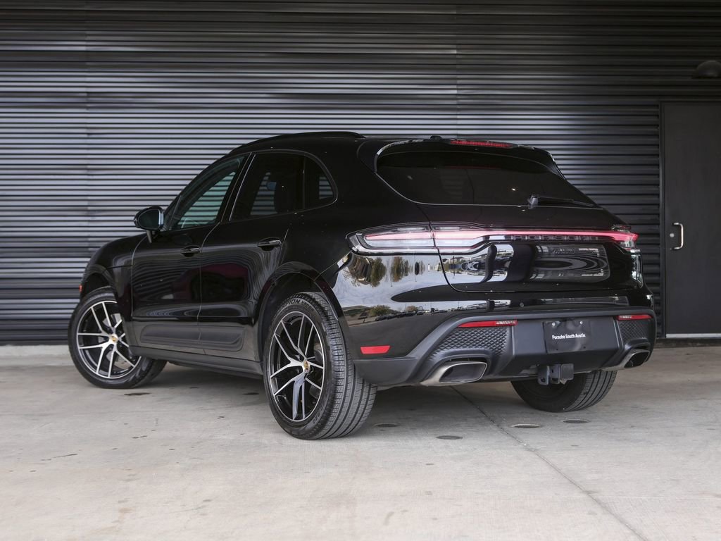 Certified 2025 Porsche Macan image 3