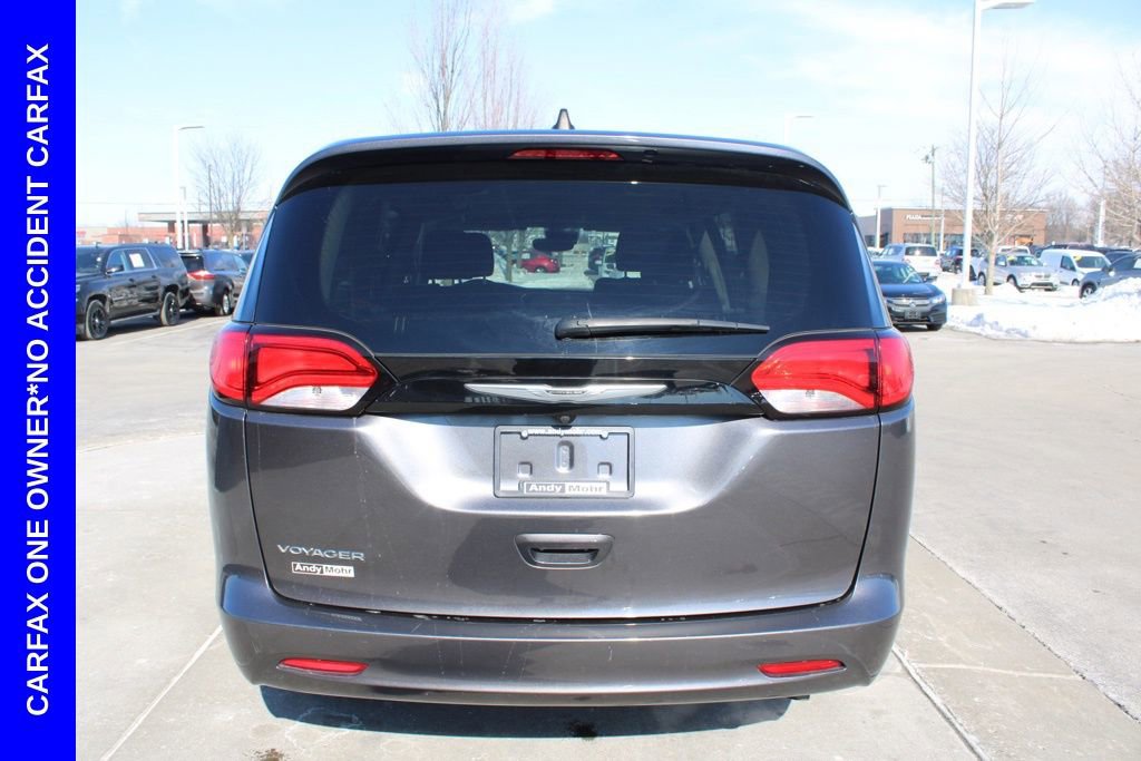 Used 2023 Chrysler Voyager LX image 8