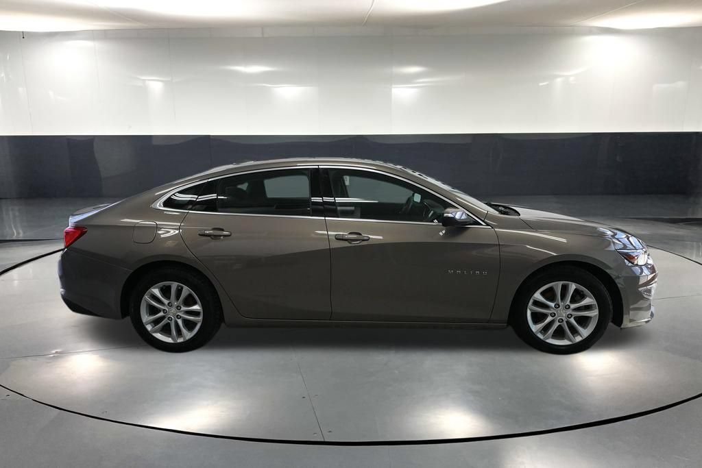 Used 2017 Chevrolet Malibu LT FWD image 4