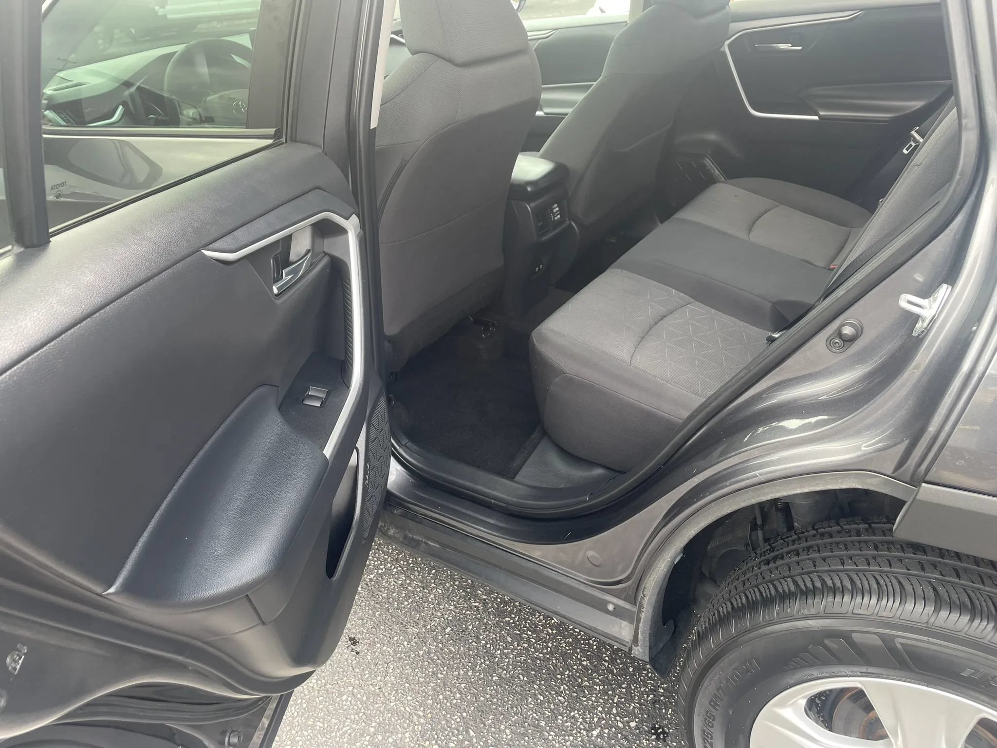 Used 2021 Toyota RAV4 XLE AWD/4WD image 15