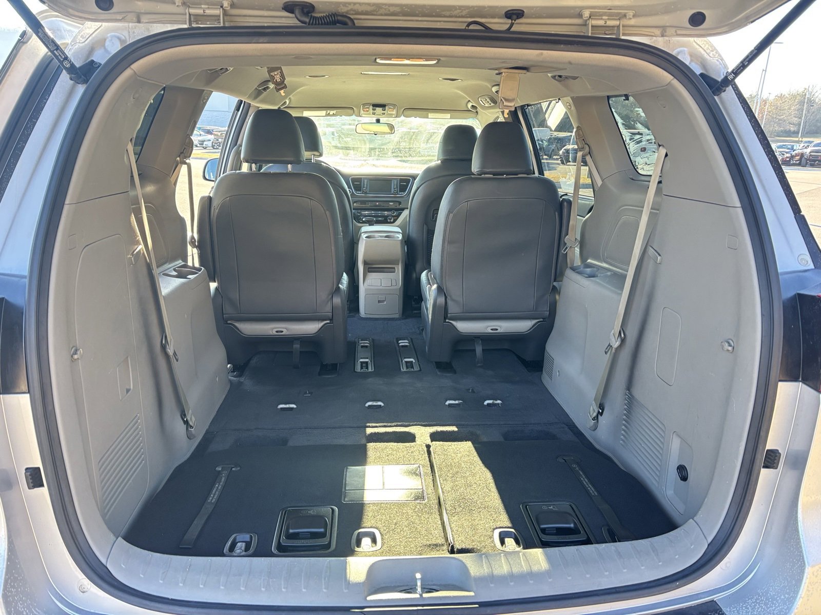 Used 2018 Kia Sedona LX w/ LX Essentials Premium Package image 18
